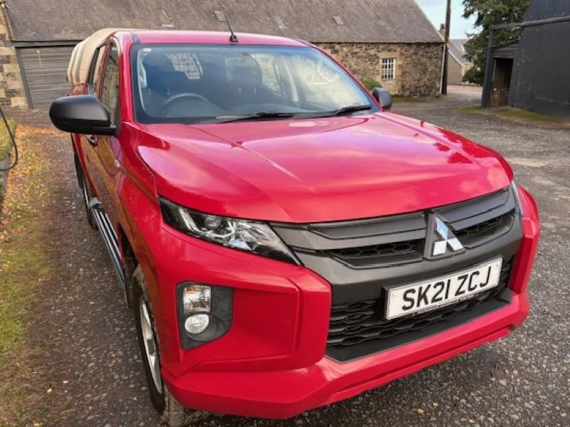 MITSUBISHI L200
